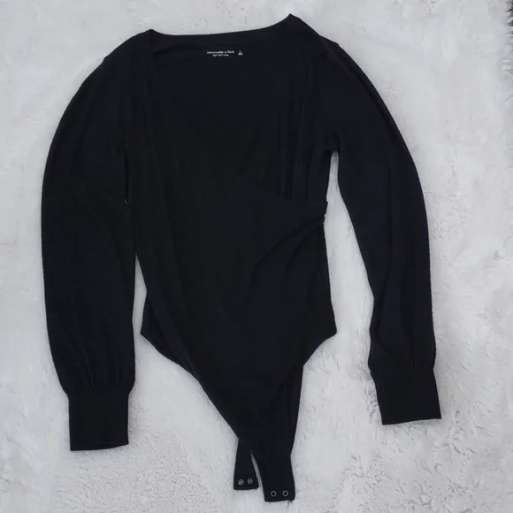 ABERCROMBIE & FITCH TOP. - Picture 9 of 11